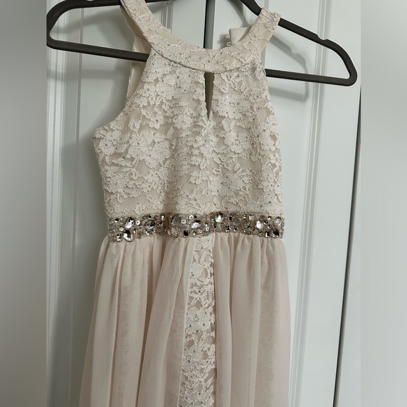 Girls Cream Formal Dress (7) - Picture 4 of 4